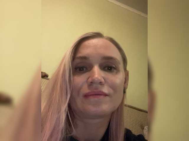 Oddajajo posnetke zaslona Milka_Milf