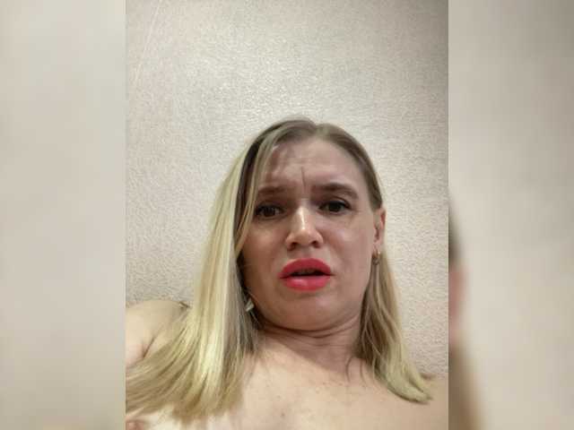 Oddajajo posnetke zaslona Milka_Milf