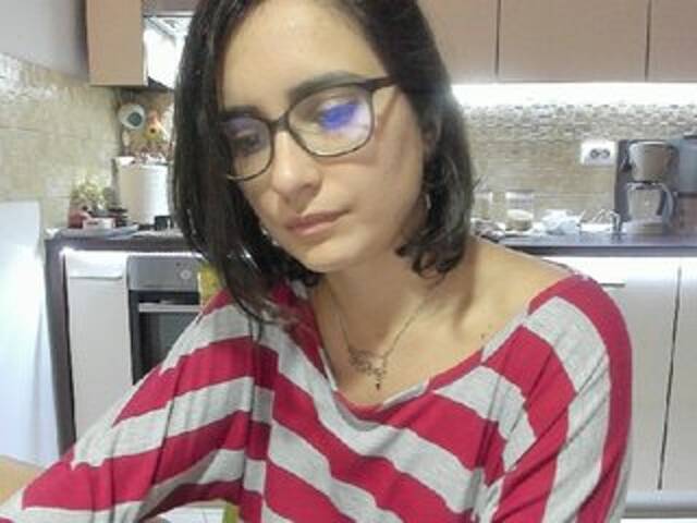 Oddajajo posnetke zaslona Ellarouge