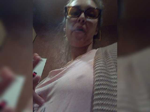 Oddajajo posnetke zaslona EllenLaAngel