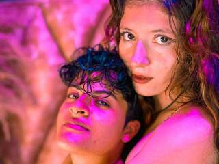 Erotični video klepet MiaAndAlex