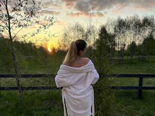 Erotični video klepet Emaleena