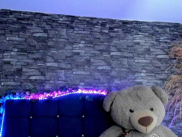 Oddajajo posnetke zaslona Emili-Roose