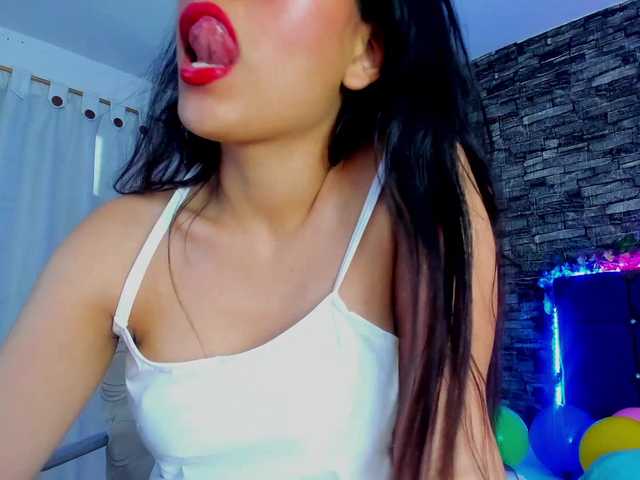 Oddajajo posnetke zaslona Emili-Roose