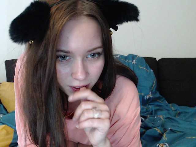 Oddajajo posnetke zaslona Emilykiss