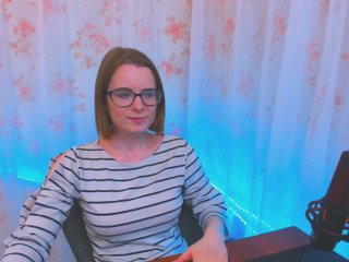 Oddajajo posnetke zaslona EmilyKissy