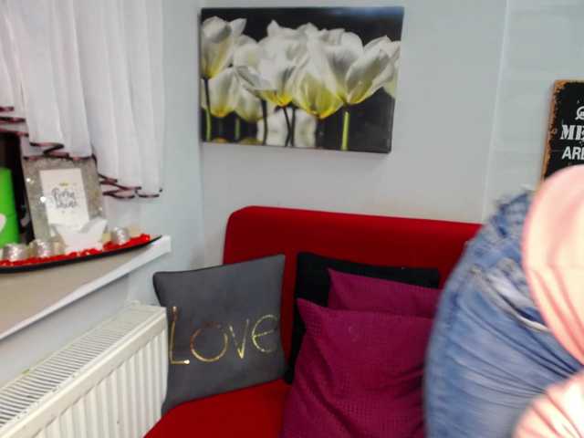 Oddajajo posnetke zaslona EmilyQueen