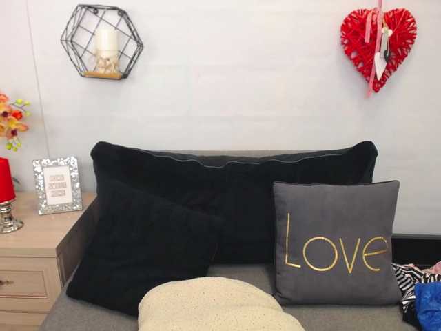 Oddajajo posnetke zaslona EmilyQueen