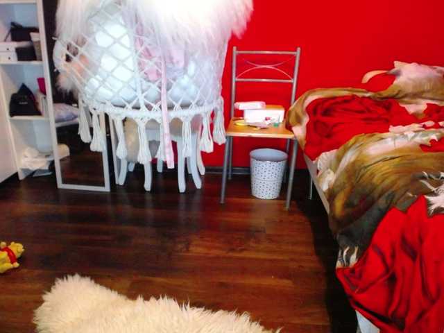 Oddajajo posnetke zaslona EmilyQueen