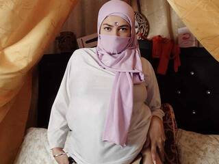 Erotični video klepet emiralove99