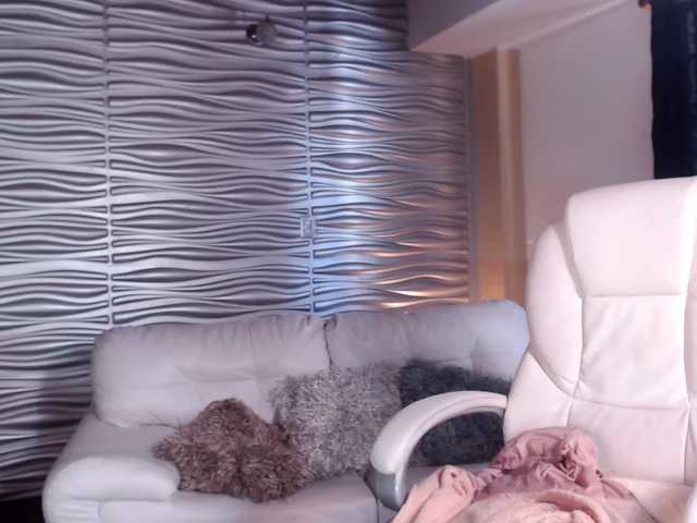 Oddajajo posnetke zaslona EmmaCarterX