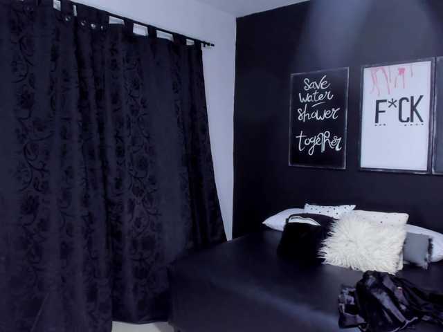 Oddajajo posnetke zaslona EmmaCole