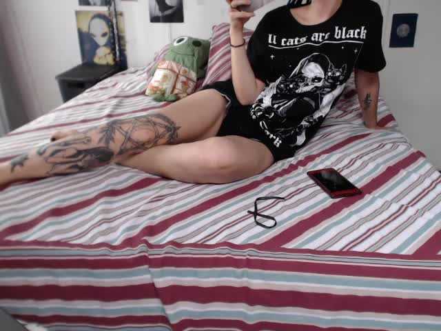 Oddajajo posnetke zaslona EmmaNoctis