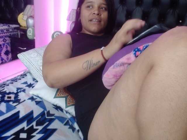 Oddajajo posnetke zaslona EmmanuelleBBW