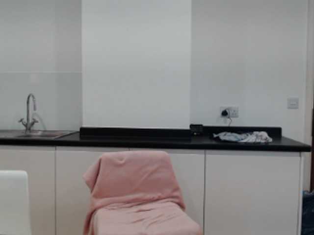 Oddajajo posnetke zaslona EmmaTaboo