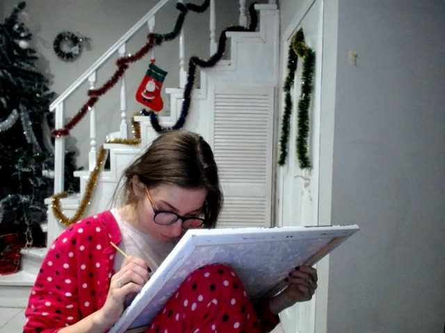 Oddajajo posnetke zaslona Emmi-li