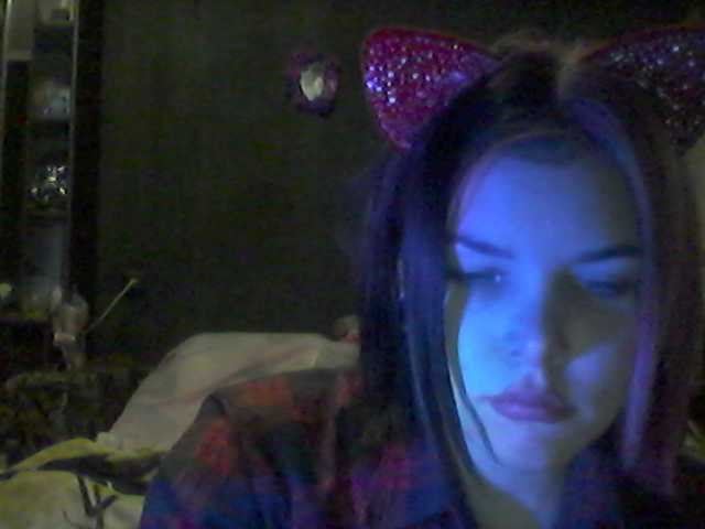 Oddajajo posnetke zaslona Emo69love