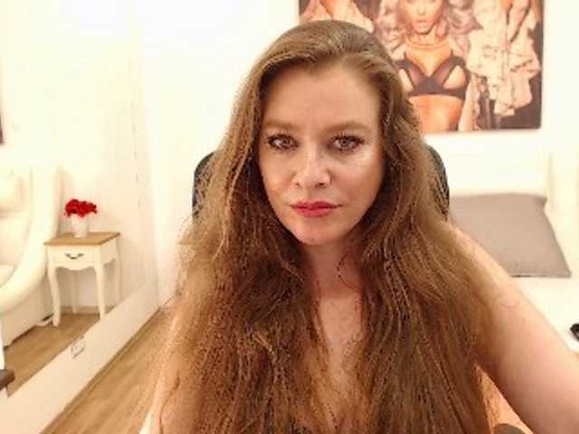 Fotografije ErikaSimpson flash tits100,flash pussy 150,flash ass 150,play whit pussy 300,all naked 500,play all naked 800 open cam 50tkn.