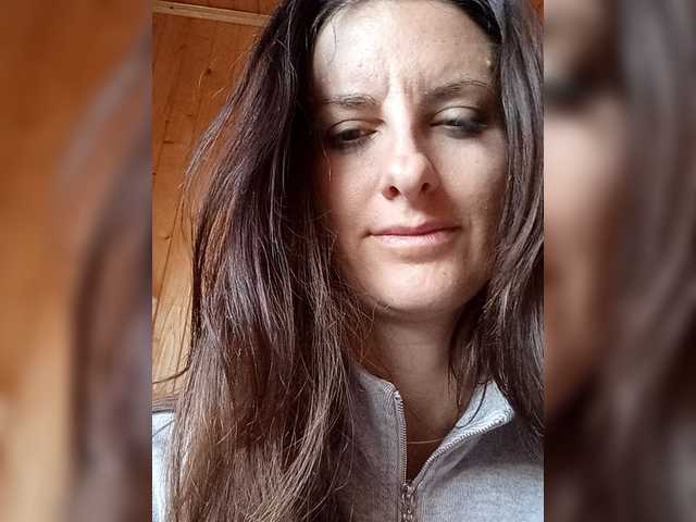 Oddajajo posnetke zaslona Erine9900