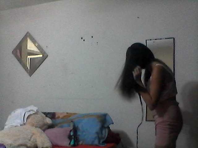 Oddajajo posnetke zaslona Eskarlet