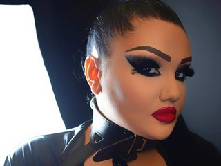 Erotični video klepet EvilBabyDomina