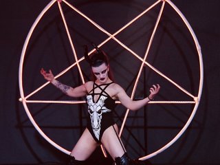 Erotični video klepet FemdomWitch