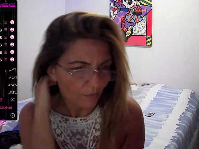 Fotografije Carolain39 hello guys today I need tips to be able to pay the rent of my house help me with tips thanks