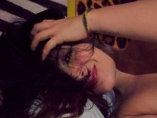 Erotični video klepet Flora-med