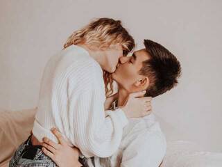 Erotični video klepet FlowerNBlade