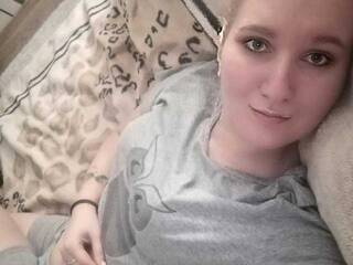 Erotični video klepet FortynaDark