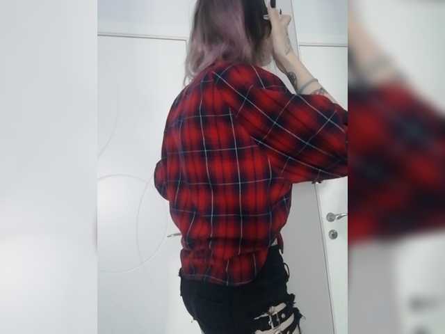 Oddajajo posnetke zaslona FoxliFletcher