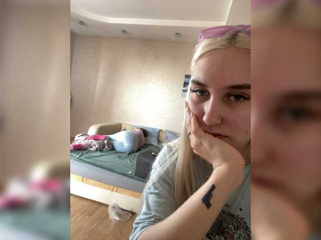 Oddajajo posnetke zaslona FuckKrisAlina