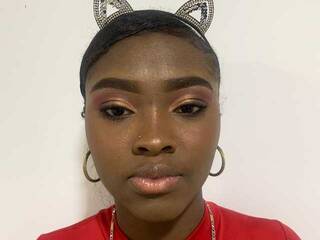 Erotični video klepet GirlQueen