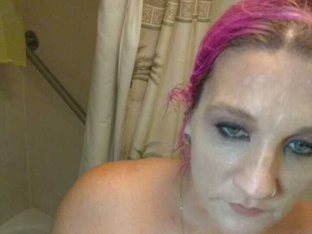 Oddajajo posnetke zaslona Glittermo