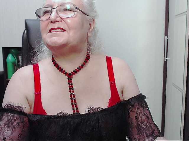 Oddajajo posnetke zaslona GrannyWants