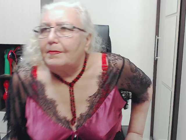 Fotografije GrannyWants all shows in clothes only for tokens.. undress only in private