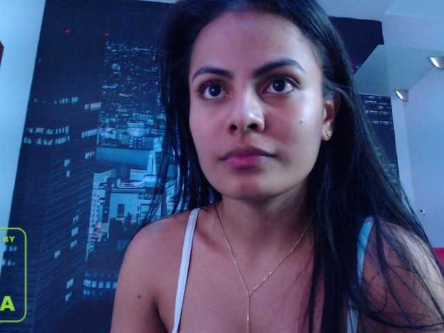 Fotografije hailyscot hello welcome to my living room #IamColombian #21years #brunette #longhair #naturalbody #single #height1.58 my god # blackeyes #smalltits