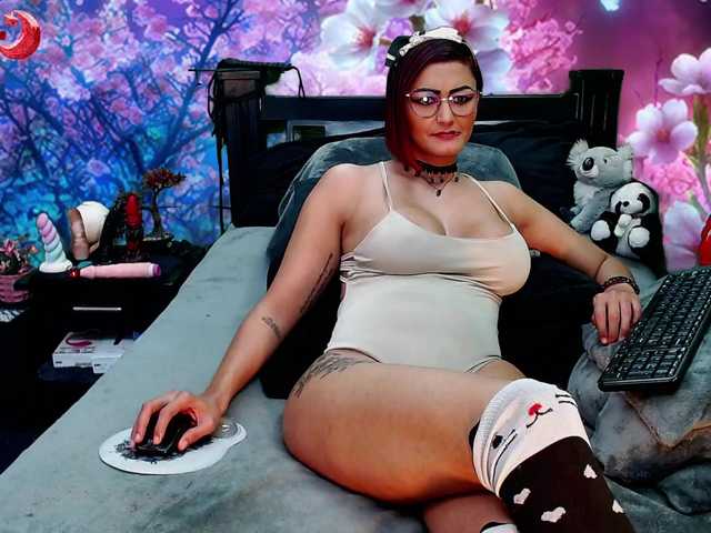 Fotografije Hanna-Luna Welcome to my room, enjoy it with me: menu tips All neked 195tks, Lush control for 30 minutes 999tks, Show feet 30 tks, Show pussy 100tks, Show boobs 95tks, Fingers pussy 200tks, Dildo pussy 300tks, Squirt 380tks, Doggy style 55tks, Anal 600tks, C2c 50tk