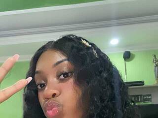 Erotični video klepet Hannan-baker