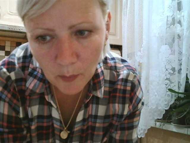 Oddajajo posnetke zaslona HelenLike