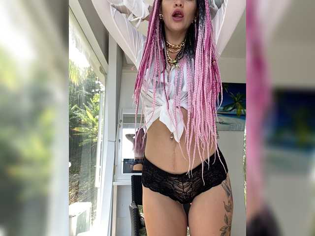 Oddajajo posnetke zaslona HellaHardcor