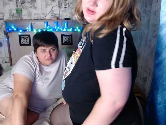 Oddajajo posnetke zaslona Her-Girl