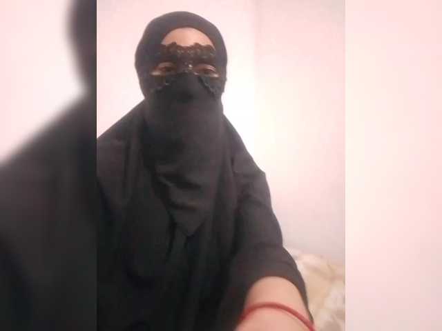 Oddajajo posnetke zaslona Hijabi-Girl