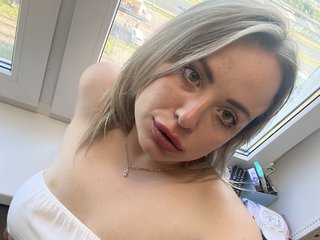 Erotični video klepet HollyDoll