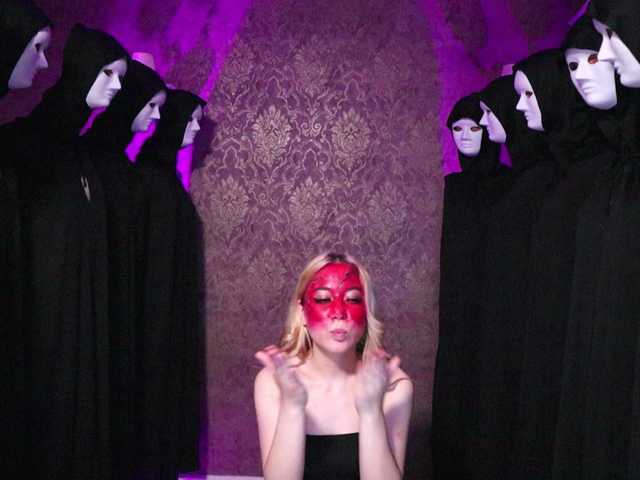 Oddajajo posnetke zaslona HollyEmily