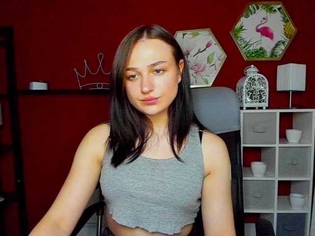 Oddajajo posnetke zaslona HollyExtasy