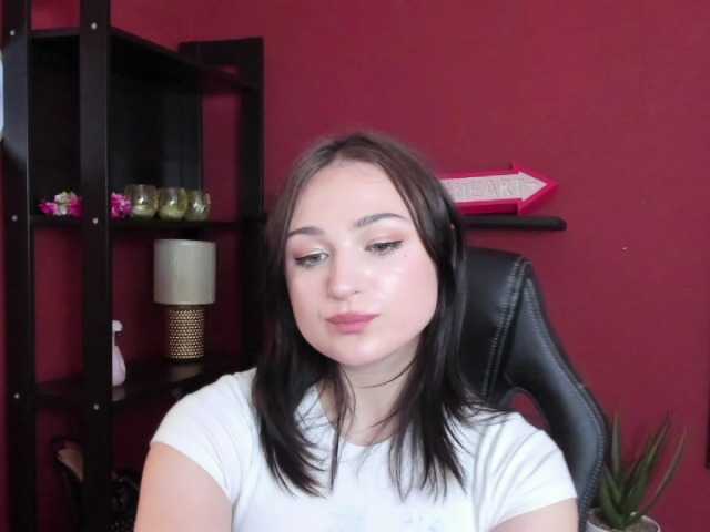 Oddajajo posnetke zaslona HollyExtasy