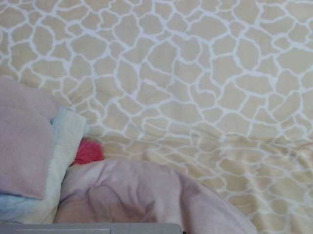 Oddajajo posnetke zaslona HolyJulie