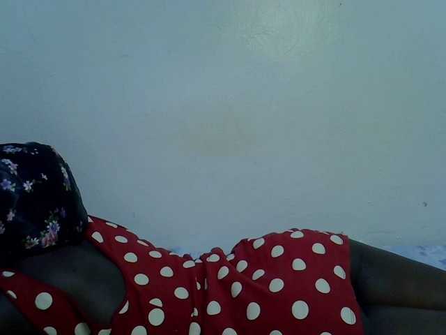 Oddajajo posnetke zaslona Horny-Barbie