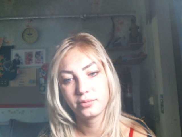 Fotografije HotCarmin Hi guys, i love to play love to dance... if you like slim blond .I do a show , 5 min for 500 tokens